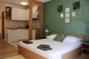 Studio Laura-spacious studio on the main beach